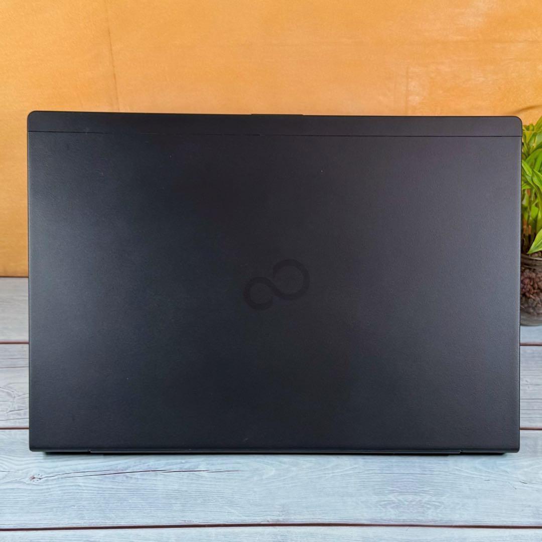 売れてます❣️薄型軽量ノートPC❣️メモリ8GB☘️SSD☘️Windows11
