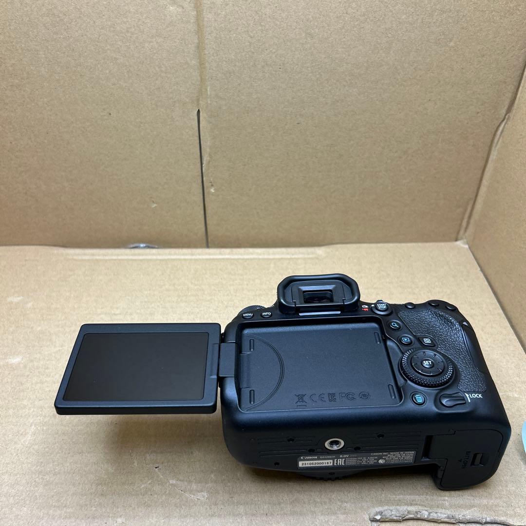 Canon デジタル一眼レフカメラ EOS 6D Mark II ボディー