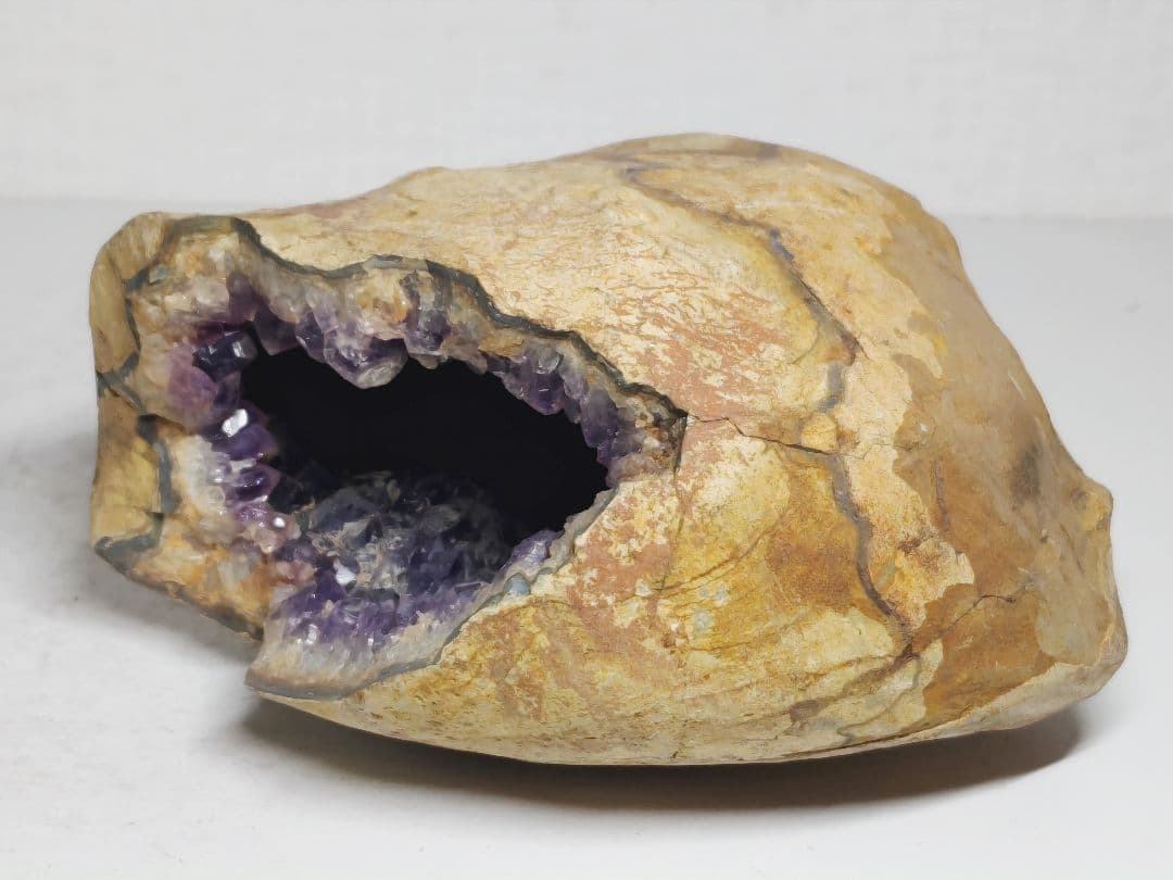 ジオード 1.2kg アメジスト 水晶 原石 鑑賞石 自然石 誕生石 鉱物 鉱石