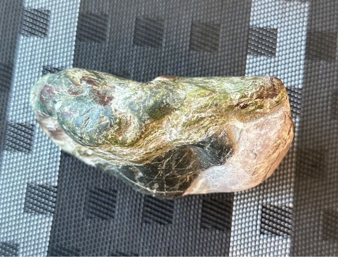 カッコいい石　パワーストーン　石　ガーデニング　12 × 9 cm