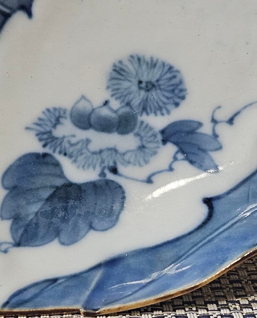 【名品❗】 江戸時代前期　藍九谷様式　白抜き　染付 栗の図　鎬手　葉形　変形皿
