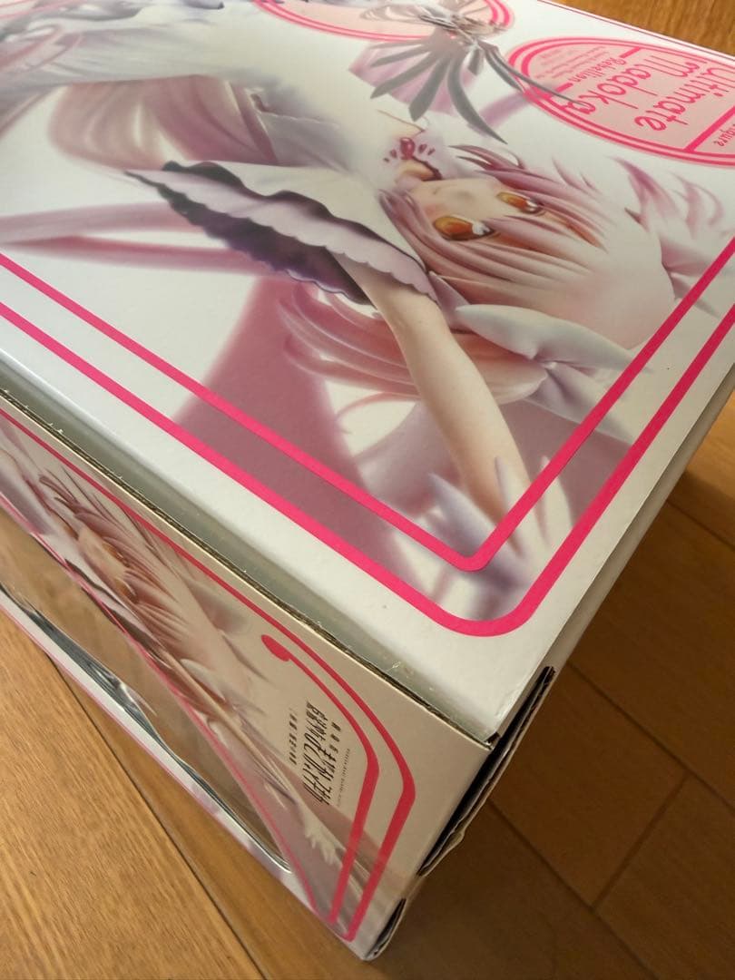 アルティメットまどか 1/8スケールフィギュア