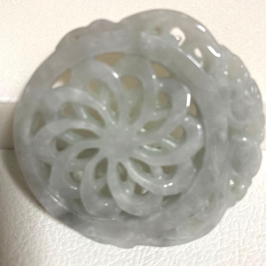 翡翠　根付　ペンダントトップ　置物