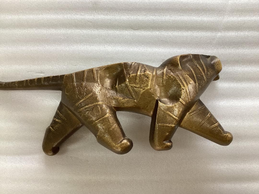 虎　トラ　置物　干支　三枝惣太郎　N114