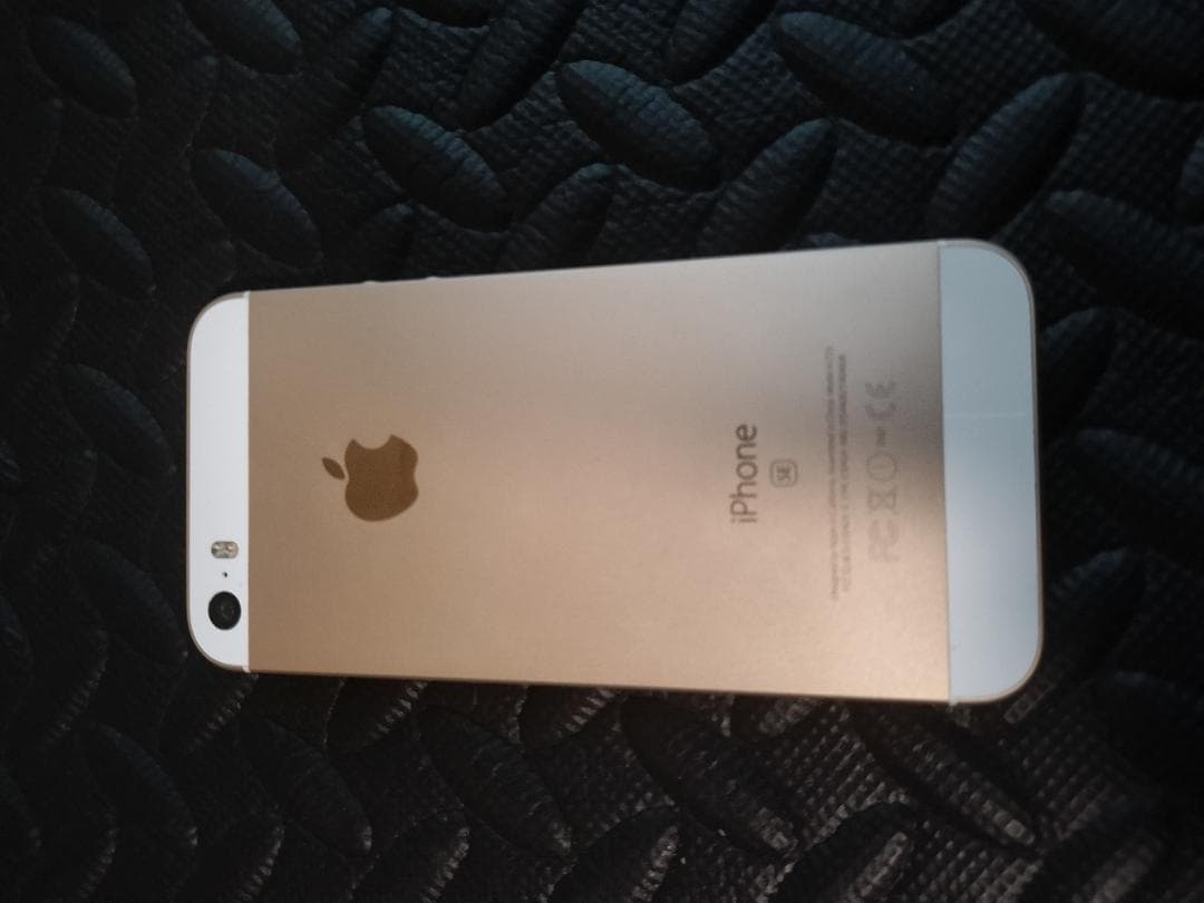 り*こ様 iPhone SE ゴールド 64GB SIMフリー