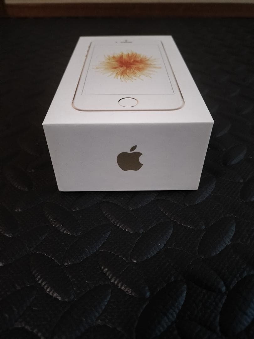 り*こ様 iPhone SE ゴールド 64GB SIMフリー