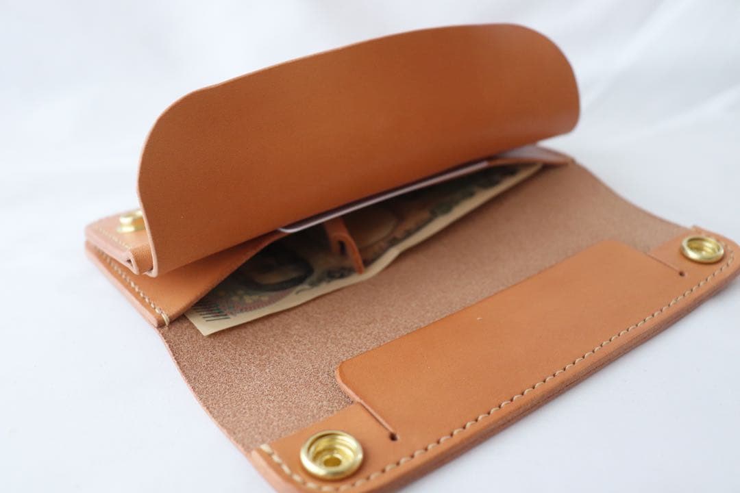 栃木ヌメ革　かぶせ蓋トラッカーウォレット　5-31