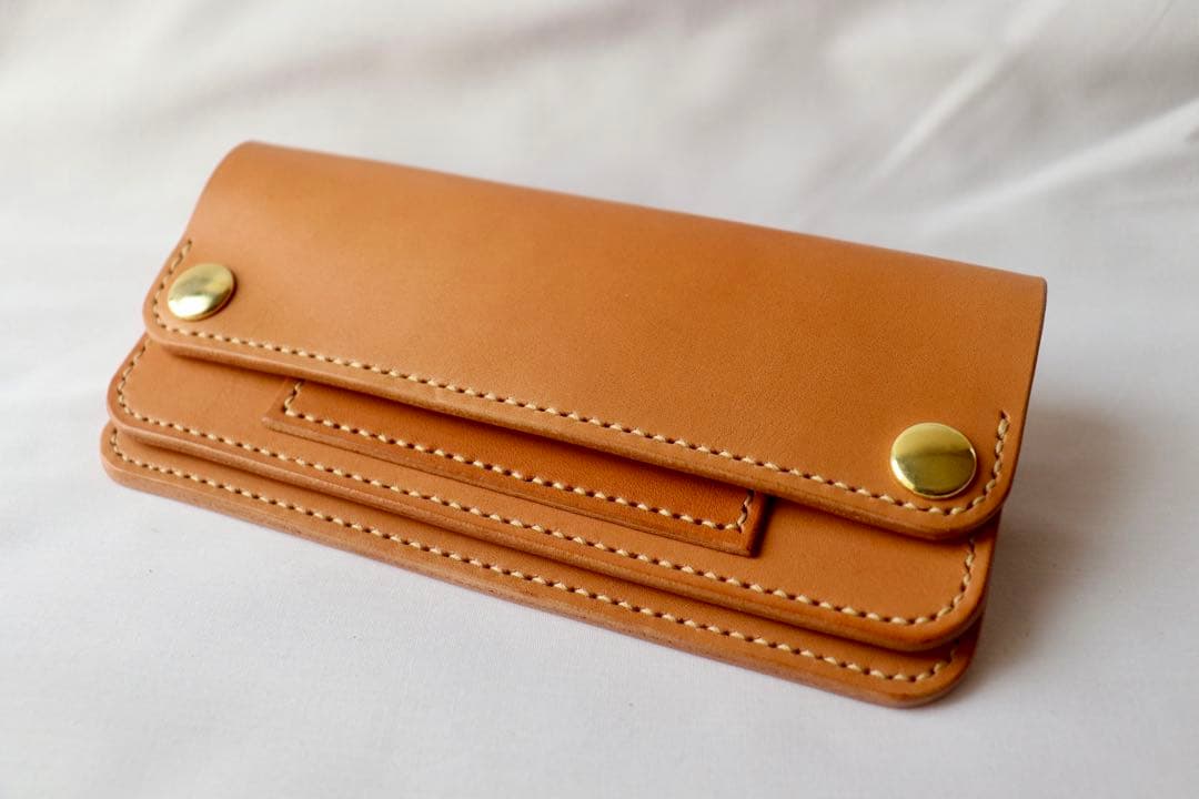 栃木ヌメ革　かぶせ蓋トラッカーウォレット　5-31