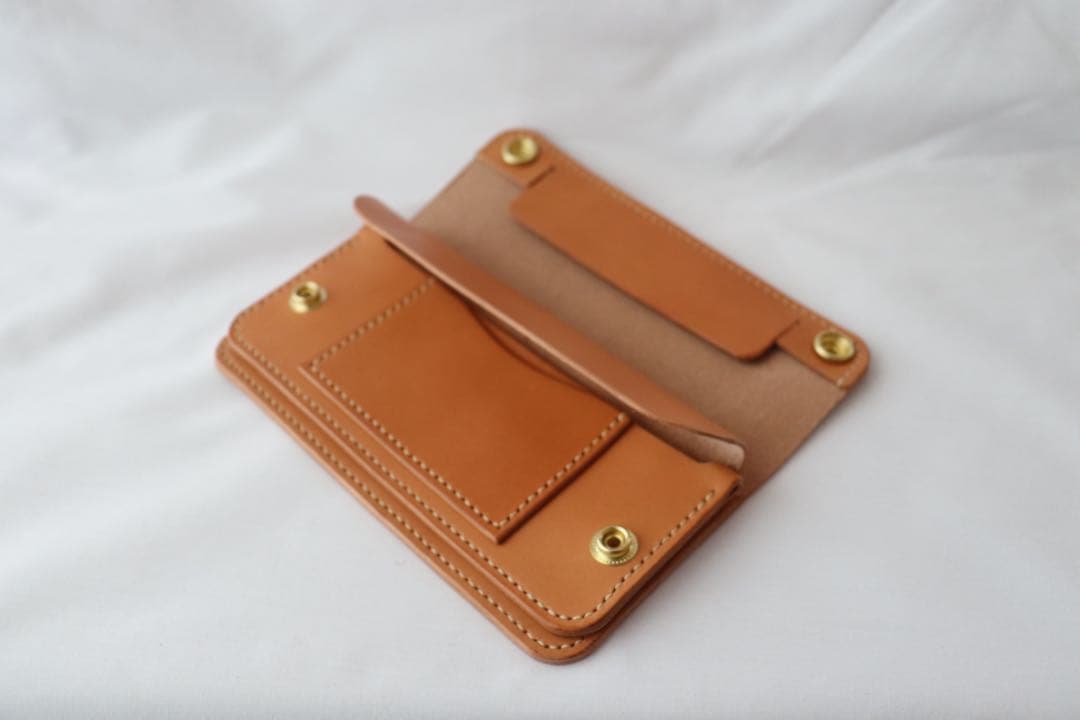 栃木ヌメ革　かぶせ蓋トラッカーウォレット　5-31