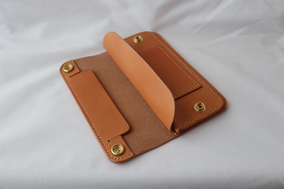 栃木ヌメ革　かぶせ蓋トラッカーウォレット　5-31