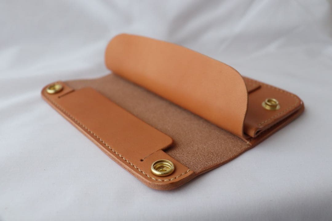 栃木ヌメ革　かぶせ蓋トラッカーウォレット　5-31