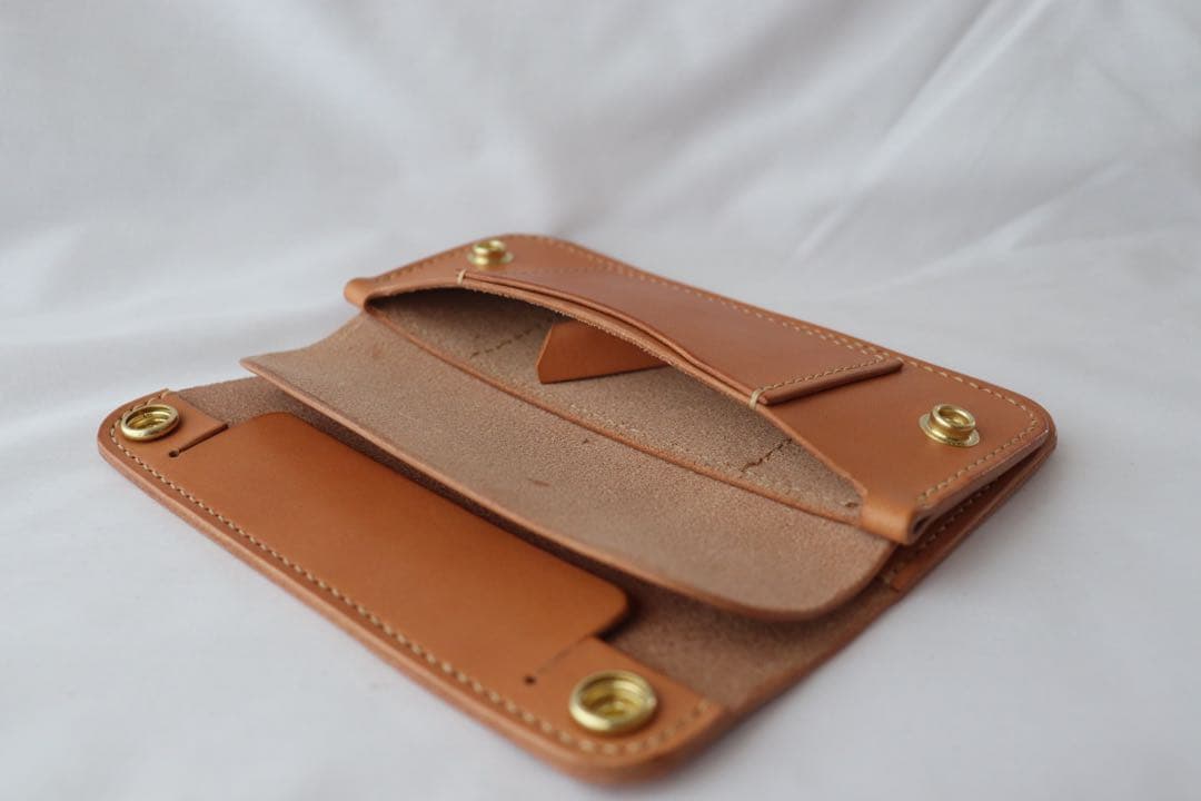 栃木ヌメ革　かぶせ蓋トラッカーウォレット　5-31