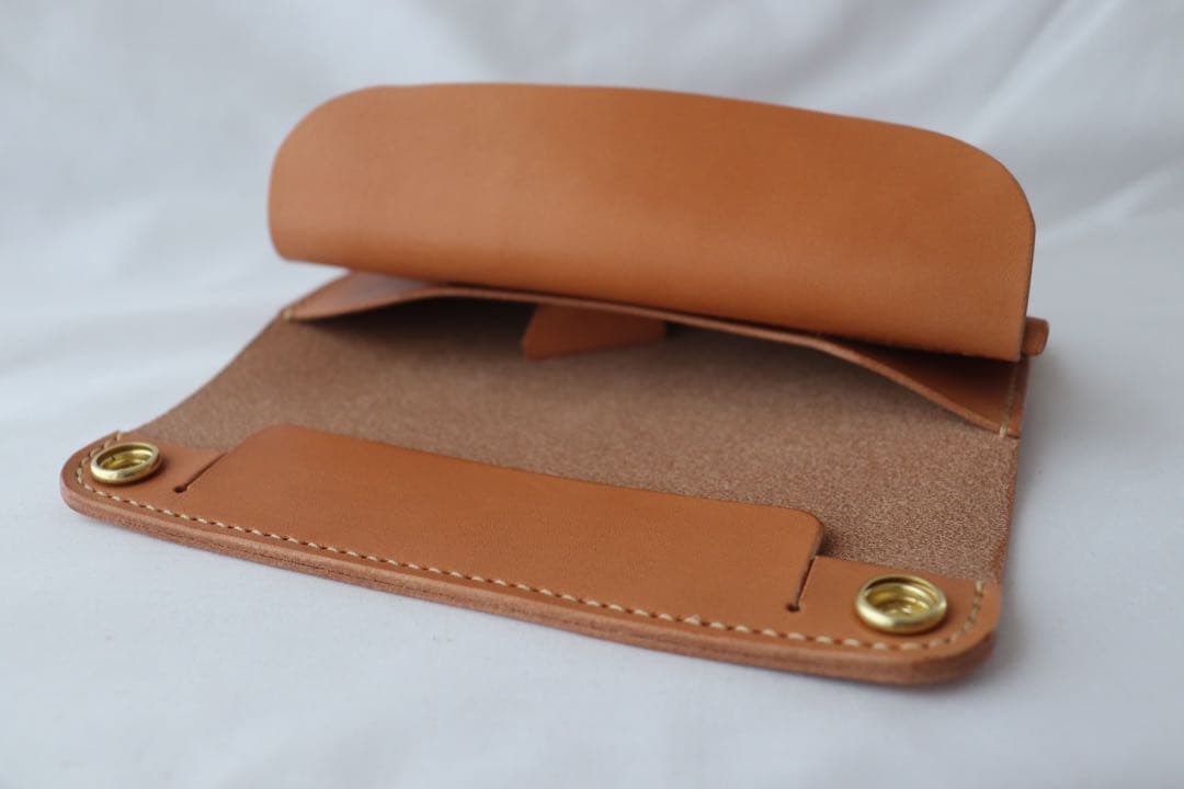 栃木ヌメ革　かぶせ蓋トラッカーウォレット　5-31