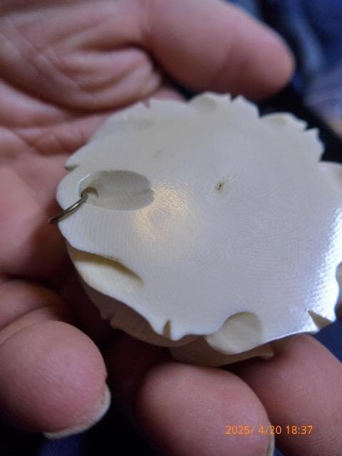 素晴らしい薔薇のペンダント、置物です。手彫りです　大きなもので45gあります。