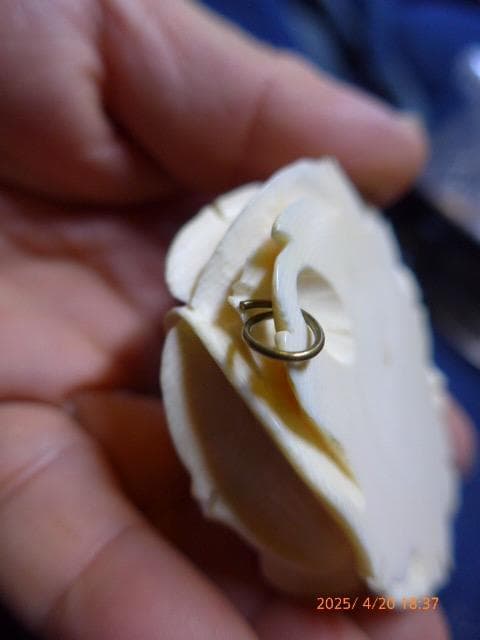 素晴らしい薔薇のペンダント、置物です。手彫りです　大きなもので45gあります。