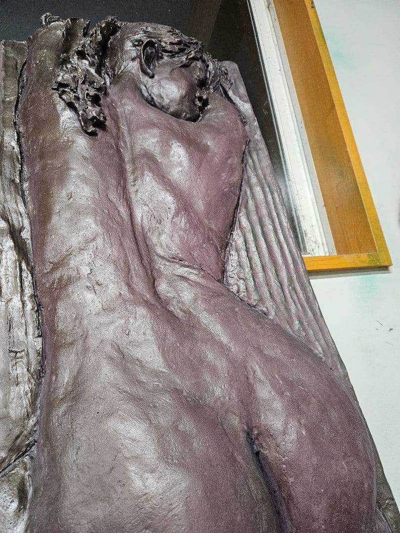 彫刻レリーフ 背中