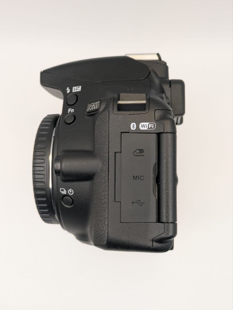 Nikon　D5600 ＋レンズ(18-55)VR　　ショット数　335回