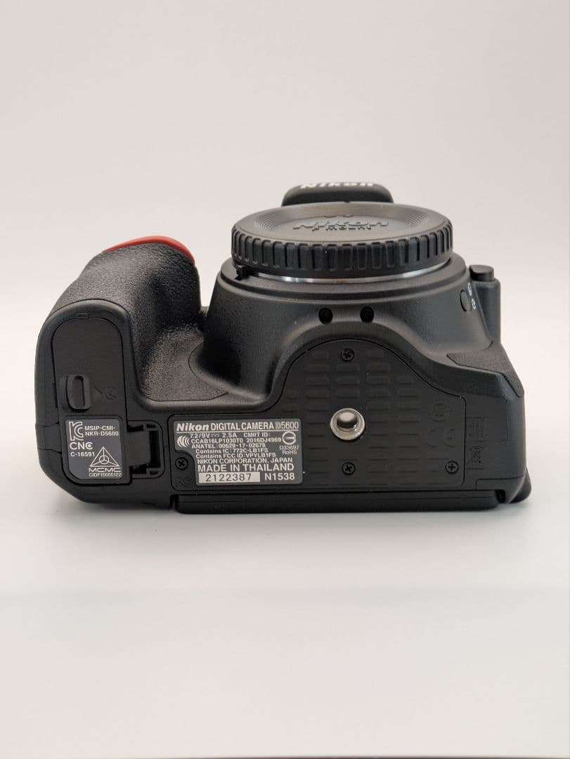 Nikon　D5600 ＋レンズ(18-55)VR　　ショット数　335回