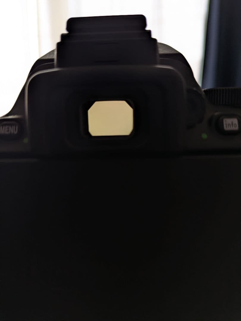 Nikon　D5600 ＋レンズ(18-55)VR　　ショット数　335回