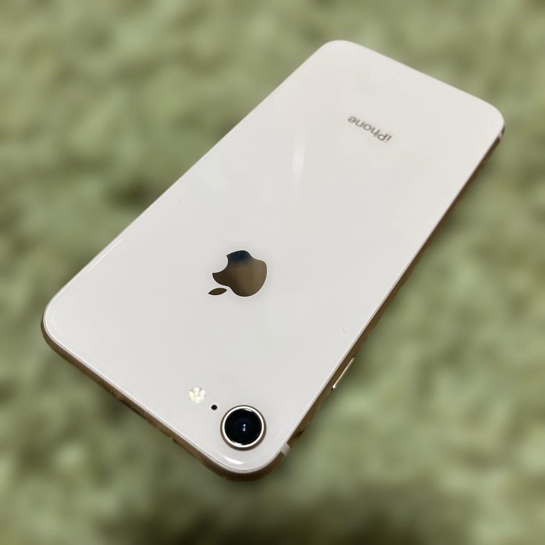 iPhone 8 本体 64GB