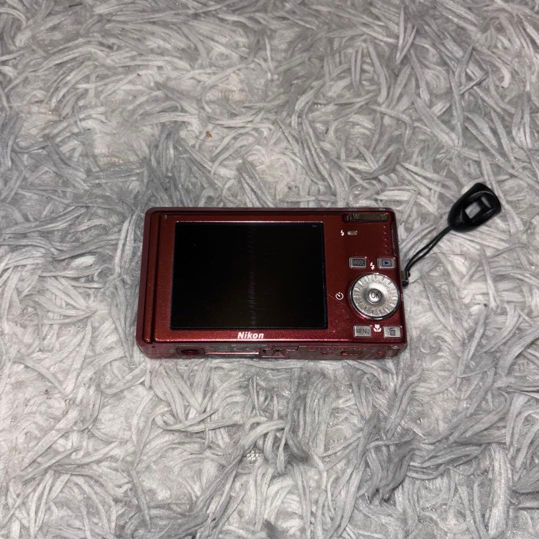 Nikon COOLPIX 赤色 コンパクトデジタルカメラ　本体のみ