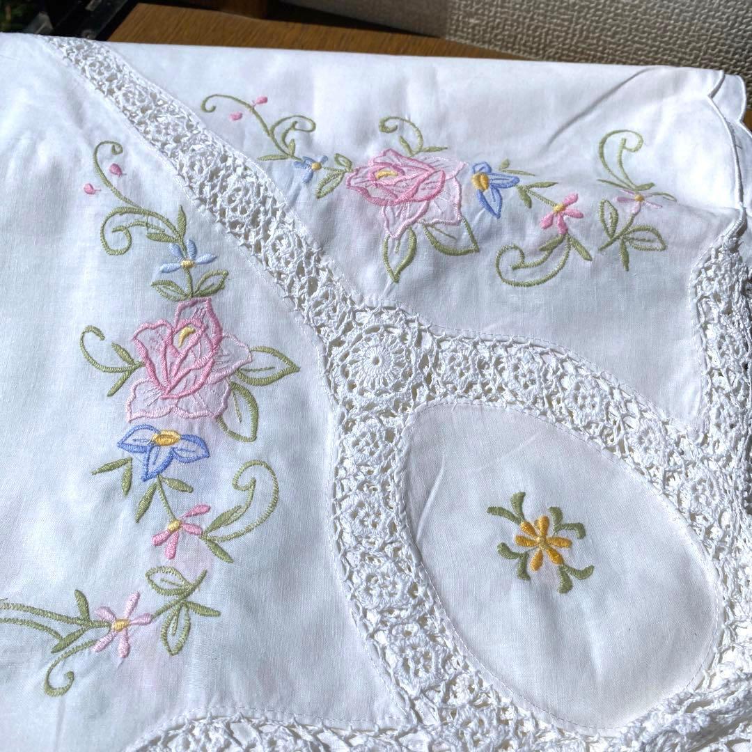 更に値下【新品】刺繍テーブルクロス　＆　ナプキン8枚