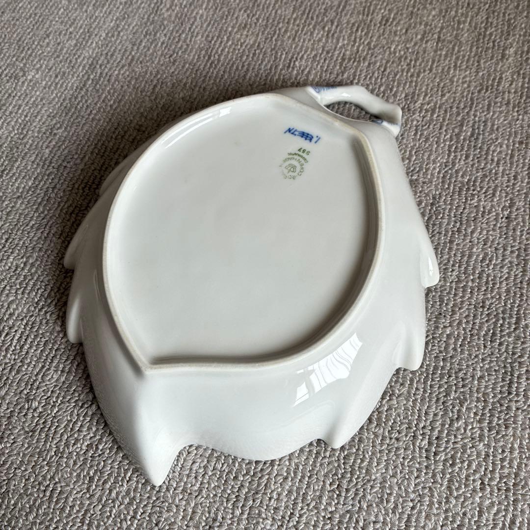 ロイヤルコペンハーゲン　ブルーフルーテッド ハーフレース リーフ ディッシュ