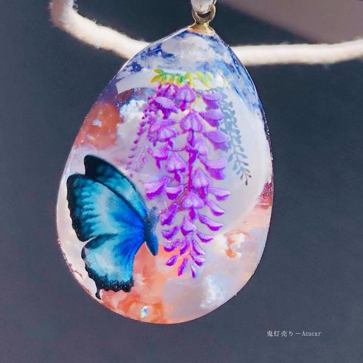 夕焼け空に藤の花とブルーモルフォ蝶　雲レジンオルゴナイト蓄光ネックレス