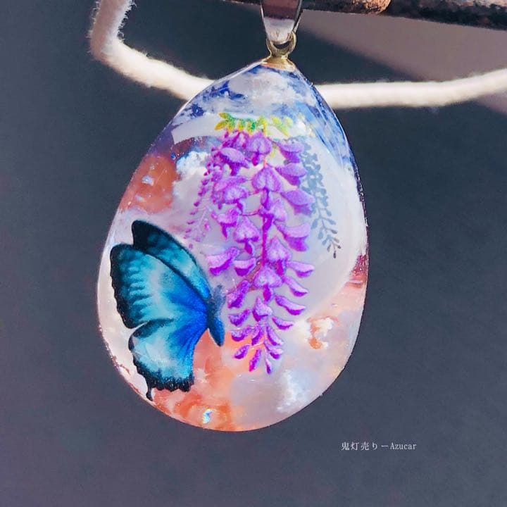 夕焼け空に藤の花とブルーモルフォ蝶　雲レジンオルゴナイト蓄光ネックレス