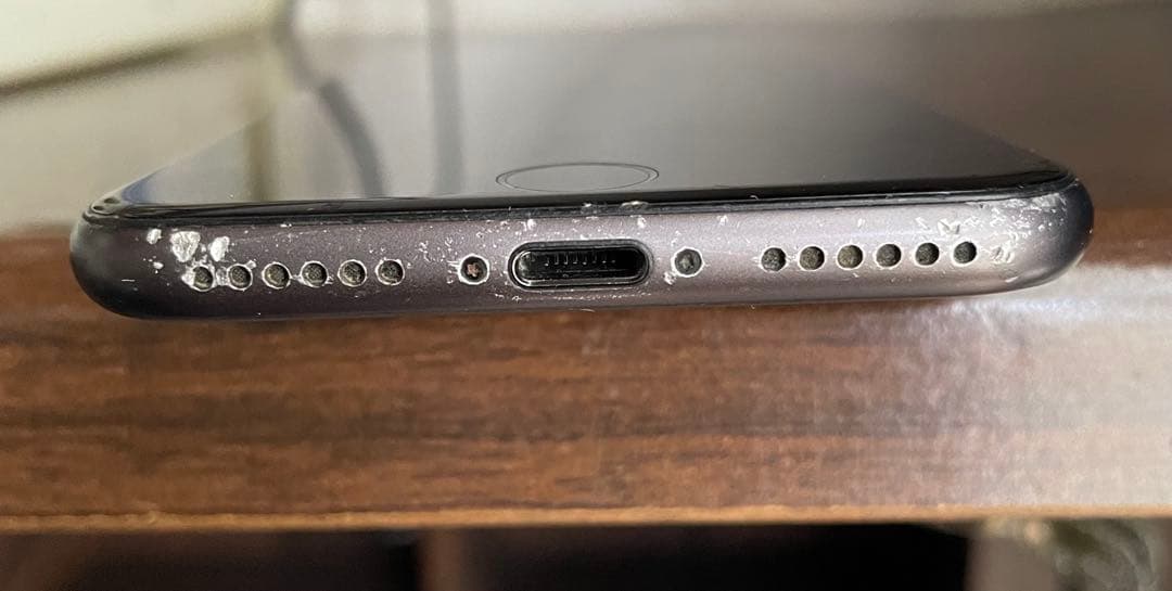 Apple iPhone8 64GB ブラック 画面ひび割れ