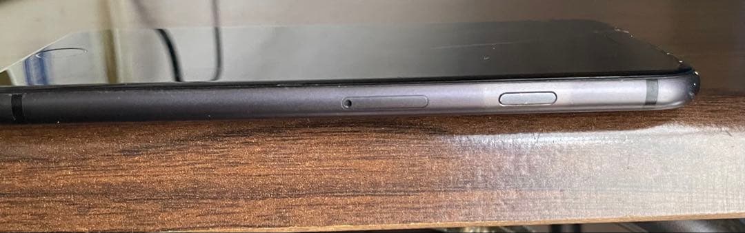 Apple iPhone8 64GB ブラック 画面ひび割れ