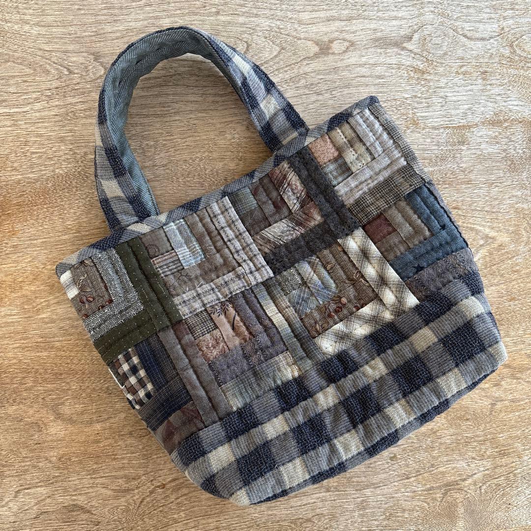パッチワークキルト　ハウスのトートバック　ハンドメイド