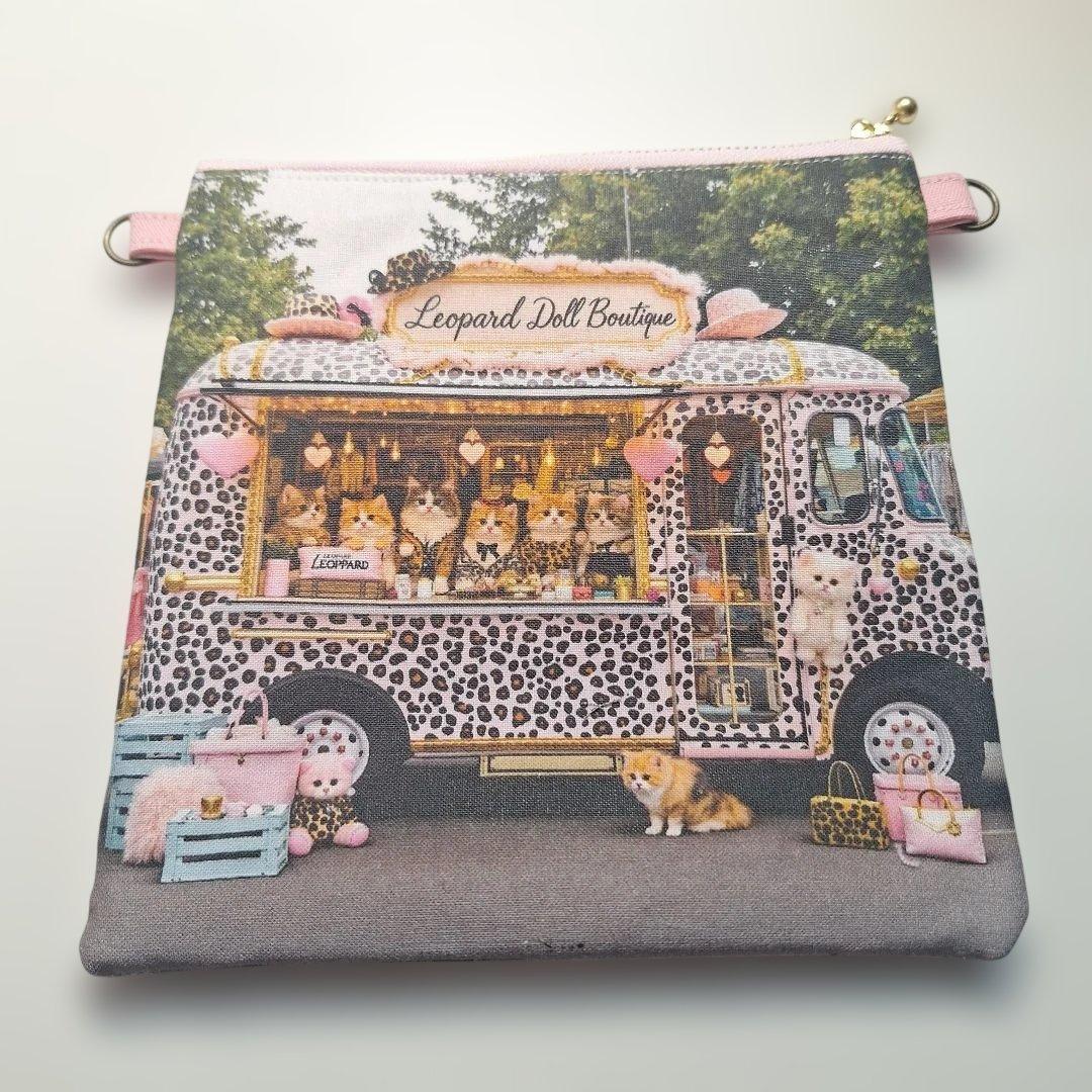 ねこパネル生地　ハンドメイド　フラットポーチ