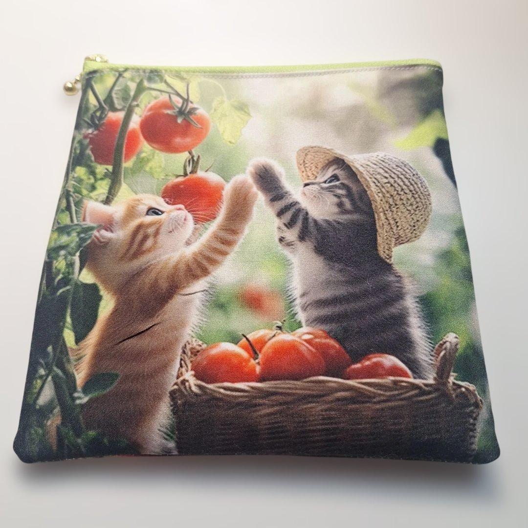 ねこパネル生地　ハンドメイド　フラットポーチ