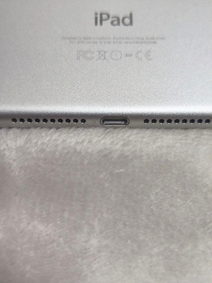i pad mini 4 セルラー　MK732J/A