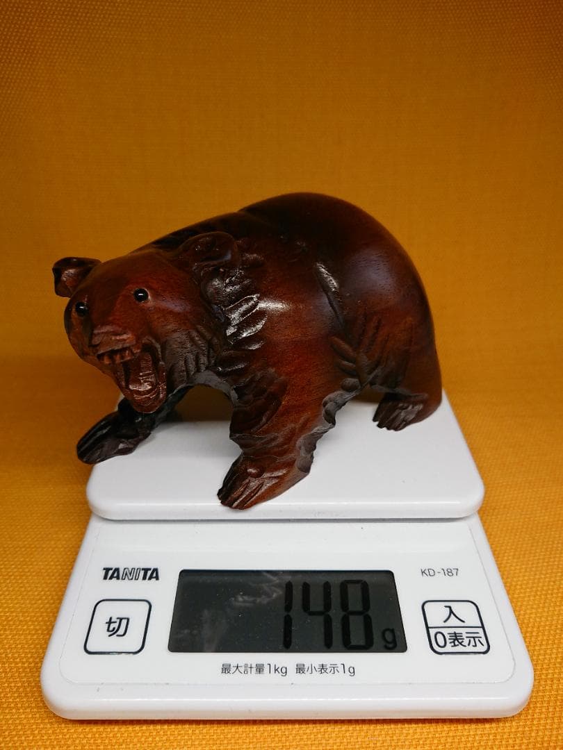 【美品】クマ　熊　ガラス目　木彫　置物　インテリア　工芸品　美術品　A1006