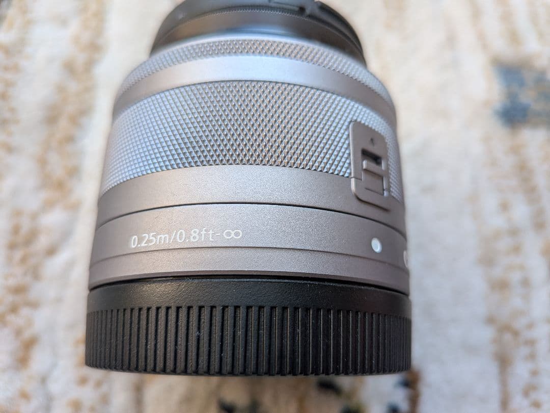 Canon　EOS M100 ホワイト　レンズキット　ミラーレス