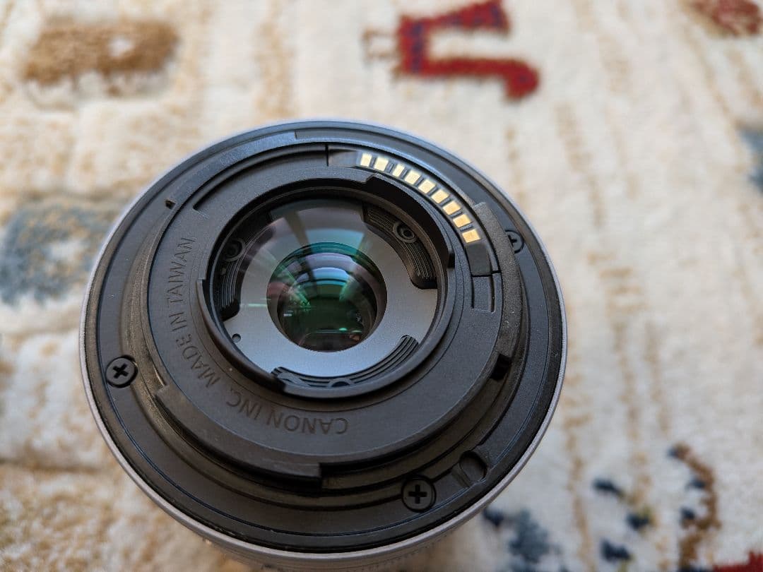 Canon　EOS M100 ホワイト　レンズキット　ミラーレス