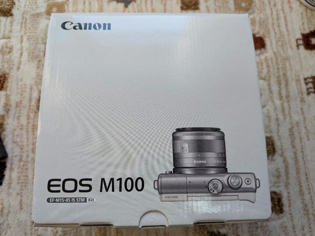 Canon　EOS M100 ホワイト　レンズキット　ミラーレス