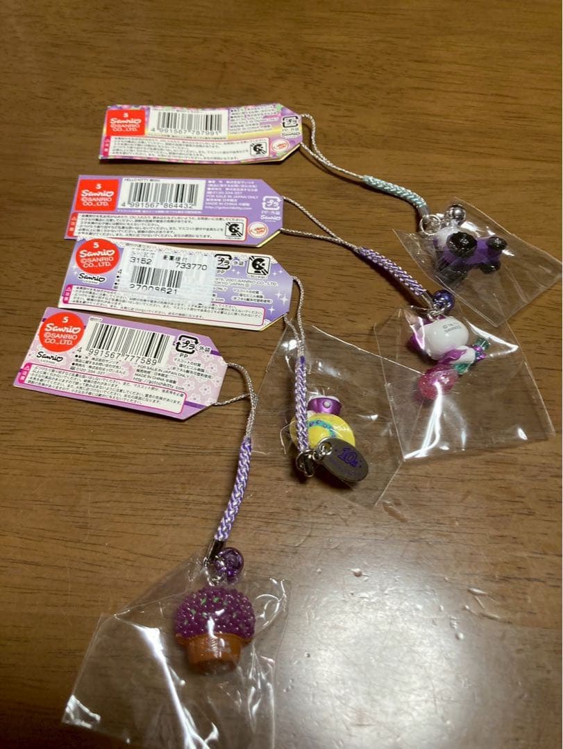 希少激レア新品 ご当地 ハローキティ 北海道 ラベンダー トラクター ストラップ