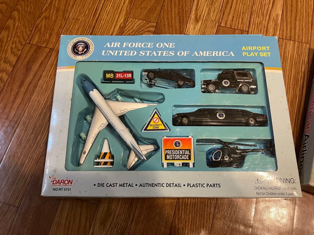 アメリカン航空　エアフォースワン　プレイセット　ミニカー　アメリカ玩具　雑貨