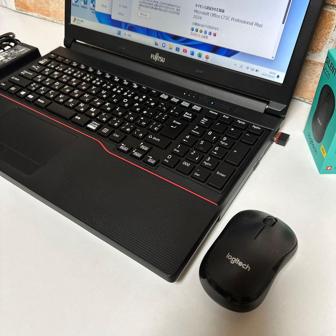 富士通ノートPC Corei5 高速起動SSD メモリ8GB オフィス2024年