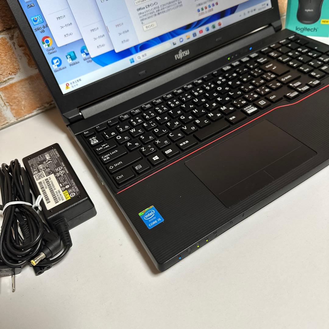 富士通ノートPC Corei5 高速起動SSD メモリ8GB オフィス2024年