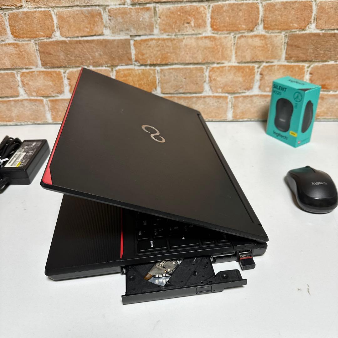 富士通ノートPC Corei5 高速起動SSD メモリ8GB オフィス2024年