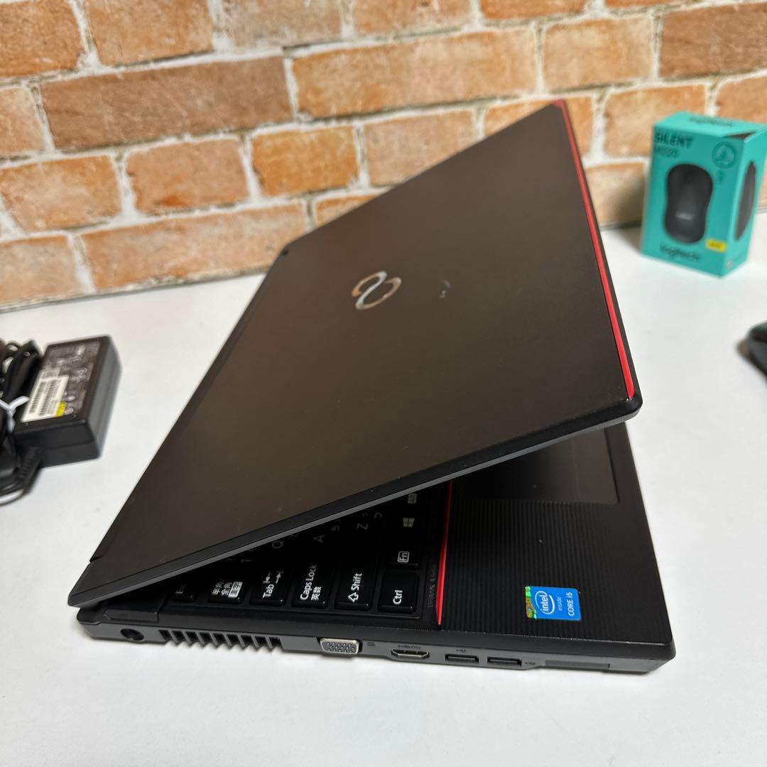 富士通ノートPC Corei5 高速起動SSD メモリ8GB オフィス2024年