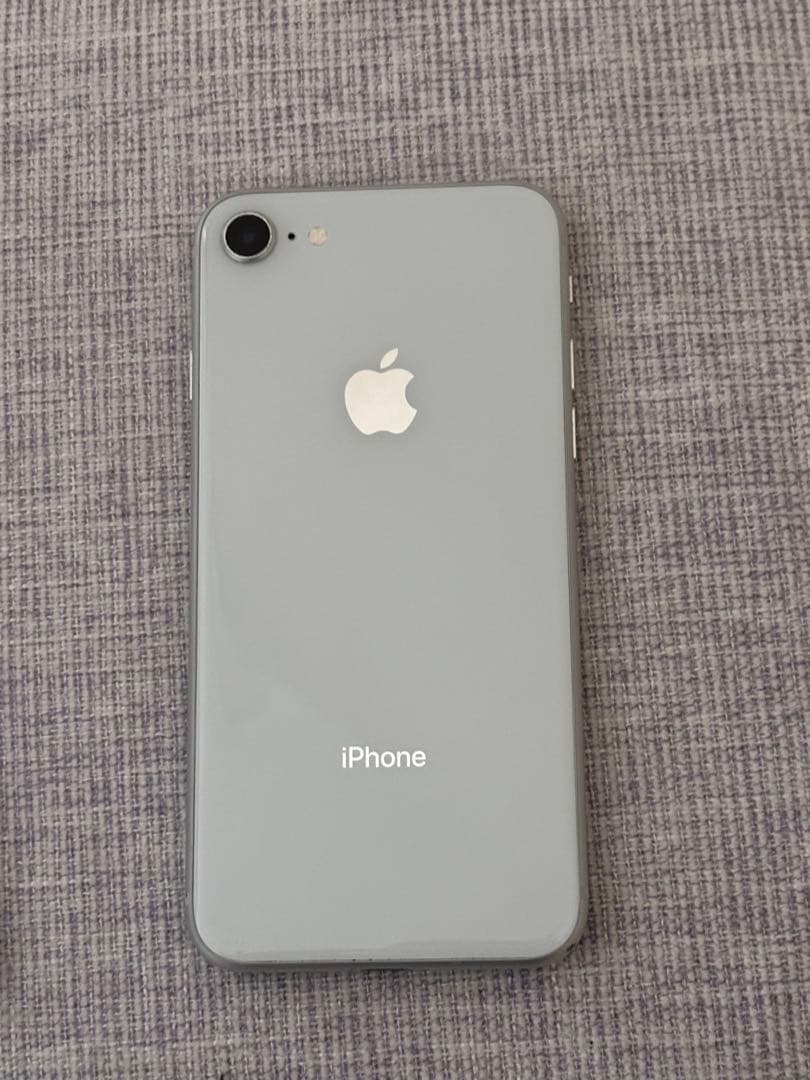 【修理好き向け】 純正品 iPhone8 64GB ジャンク 動作可能