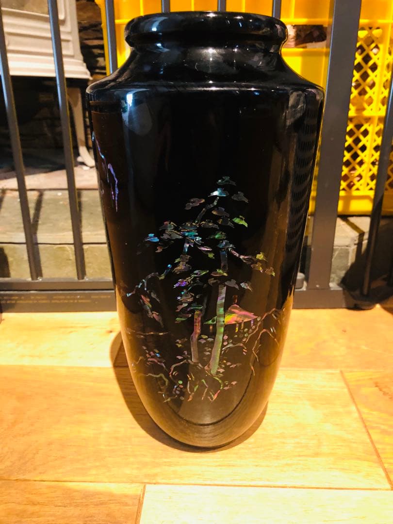 黒い貝殻装飾花瓶