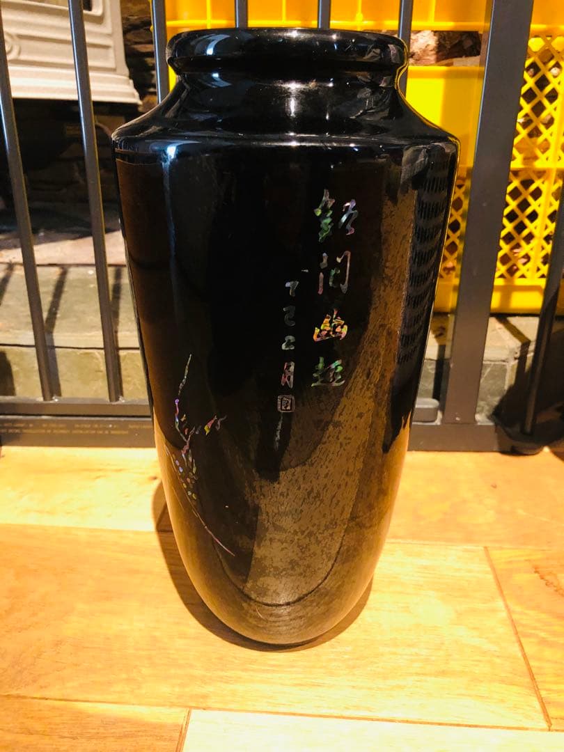 黒い貝殻装飾花瓶