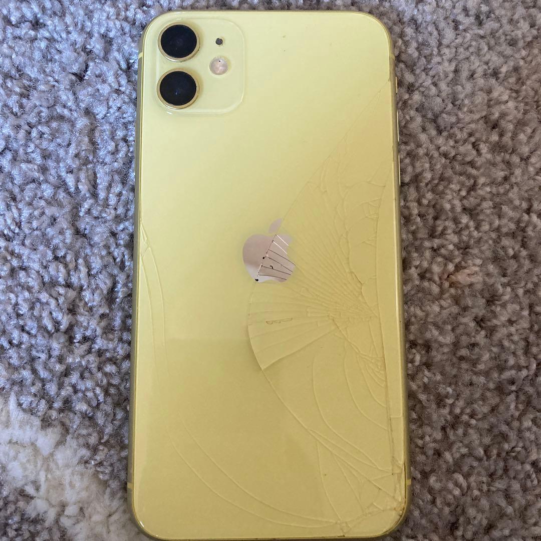 iPhone 11 イエロー 背面ひび割れあり