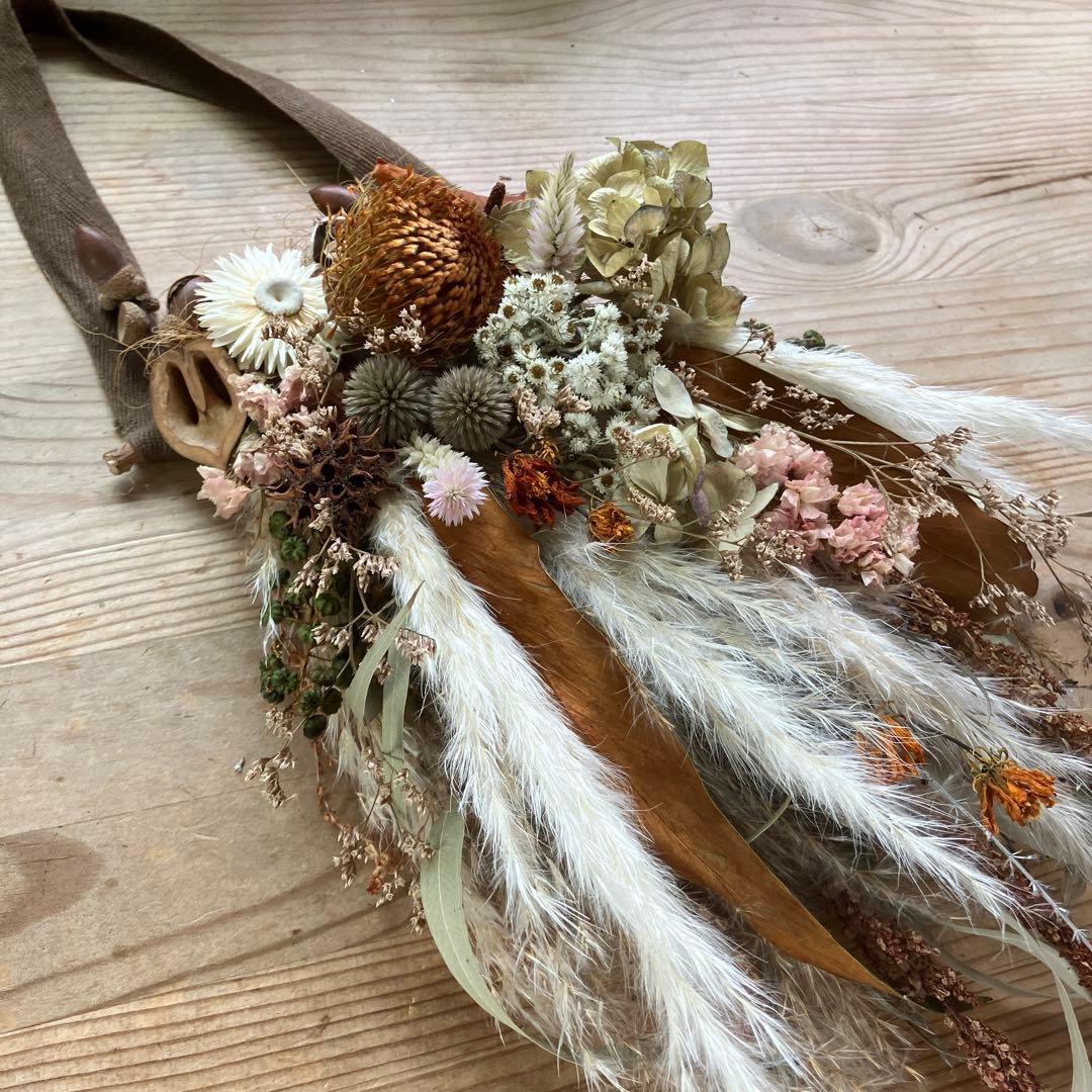 秋の便りの壁掛けタペストリー　ワイルドフラワー　パンパスグラス